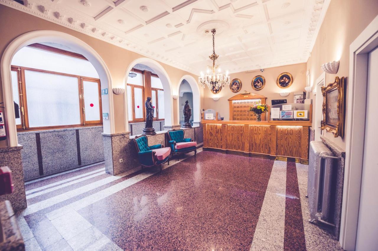 Hostal Marlasca Madrid Bagian luar foto