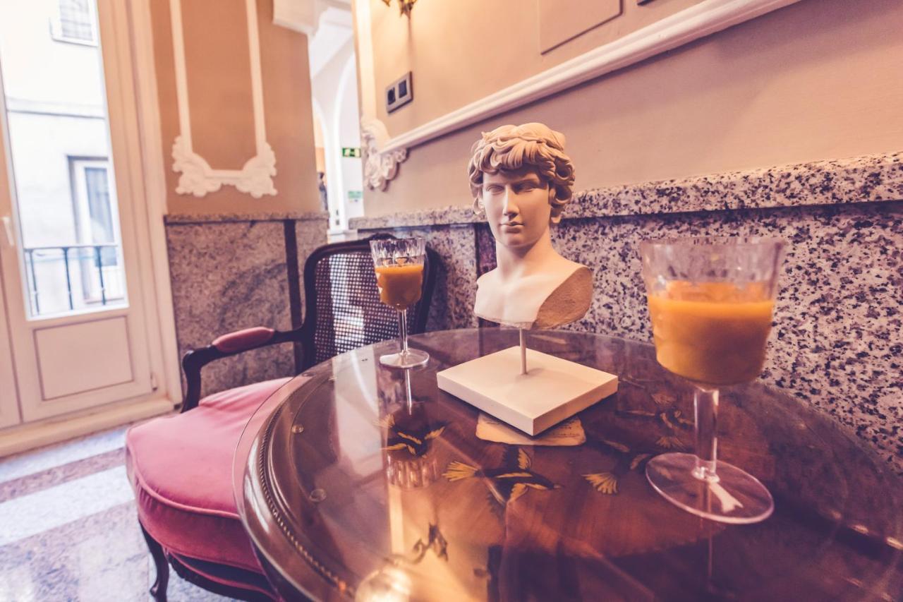 Hostal Marlasca Madrid Bagian luar foto