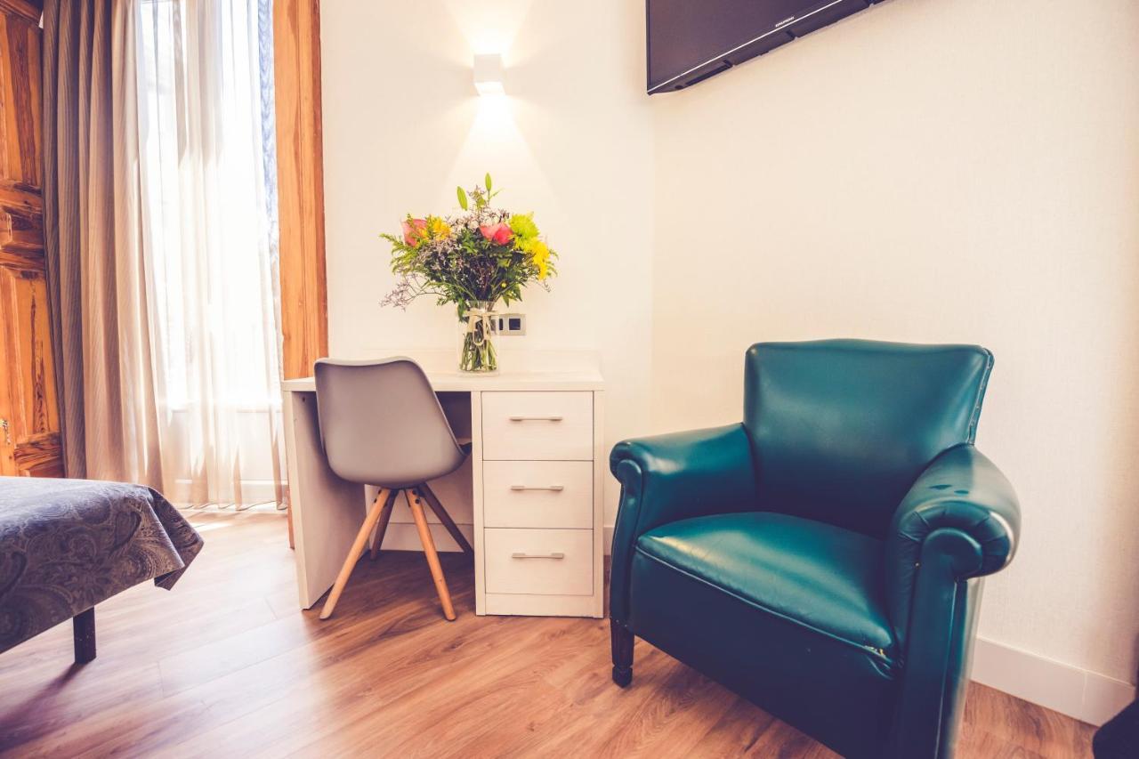Hostal Marlasca Madrid Bagian luar foto