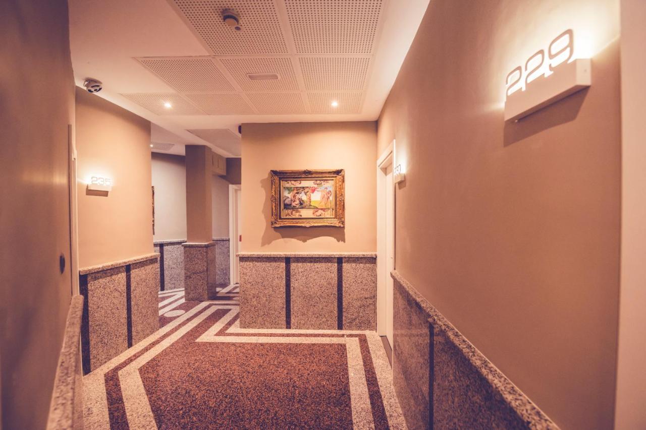 Hostal Marlasca Madrid Bagian luar foto