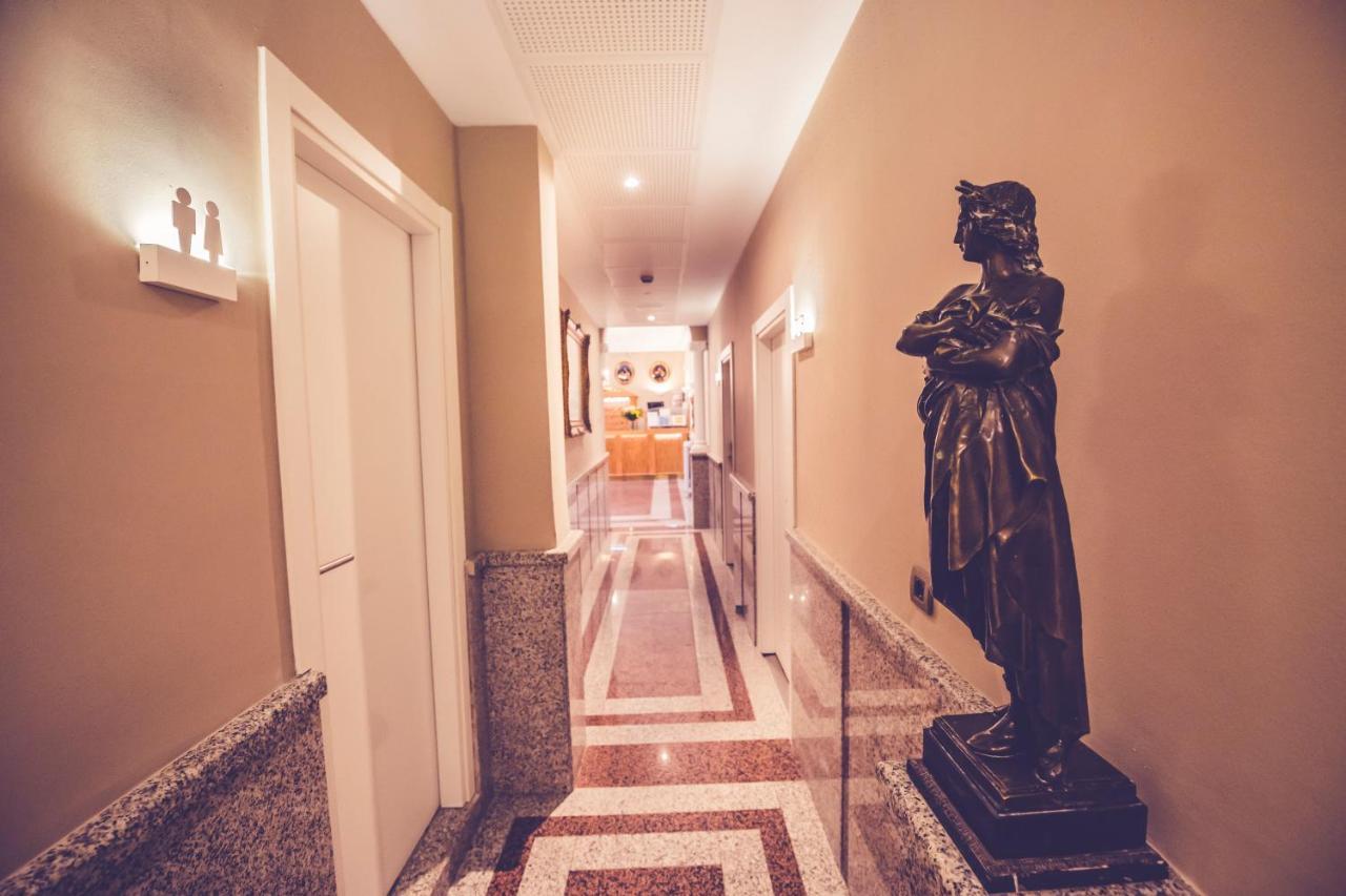 Hostal Marlasca Madrid Bagian luar foto
