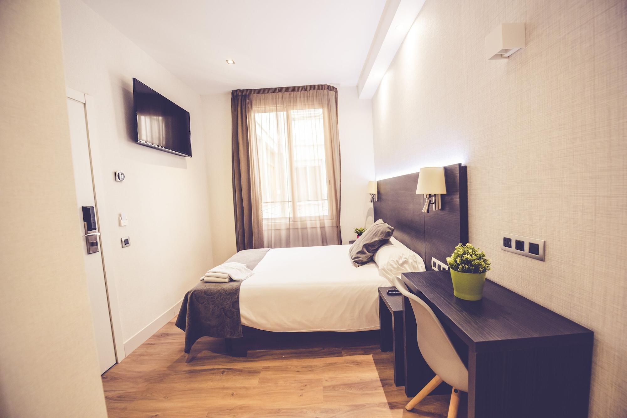 Hostal Marlasca Madrid Bagian luar foto