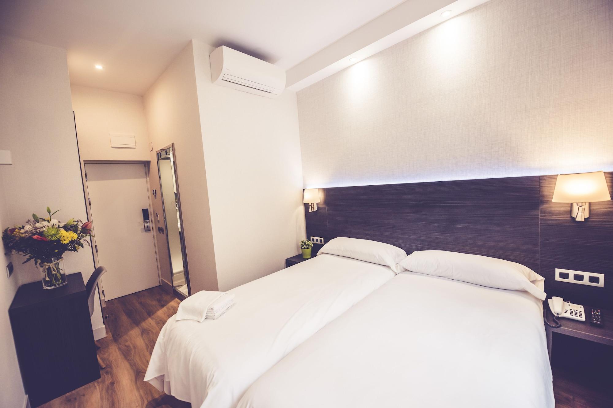 Hostal Marlasca Madrid Bagian luar foto