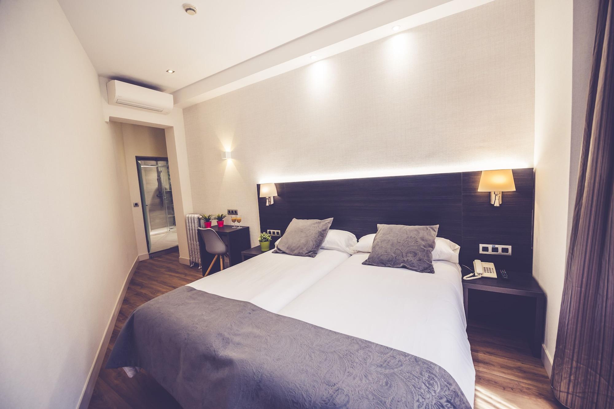 Hostal Marlasca Madrid Bagian luar foto