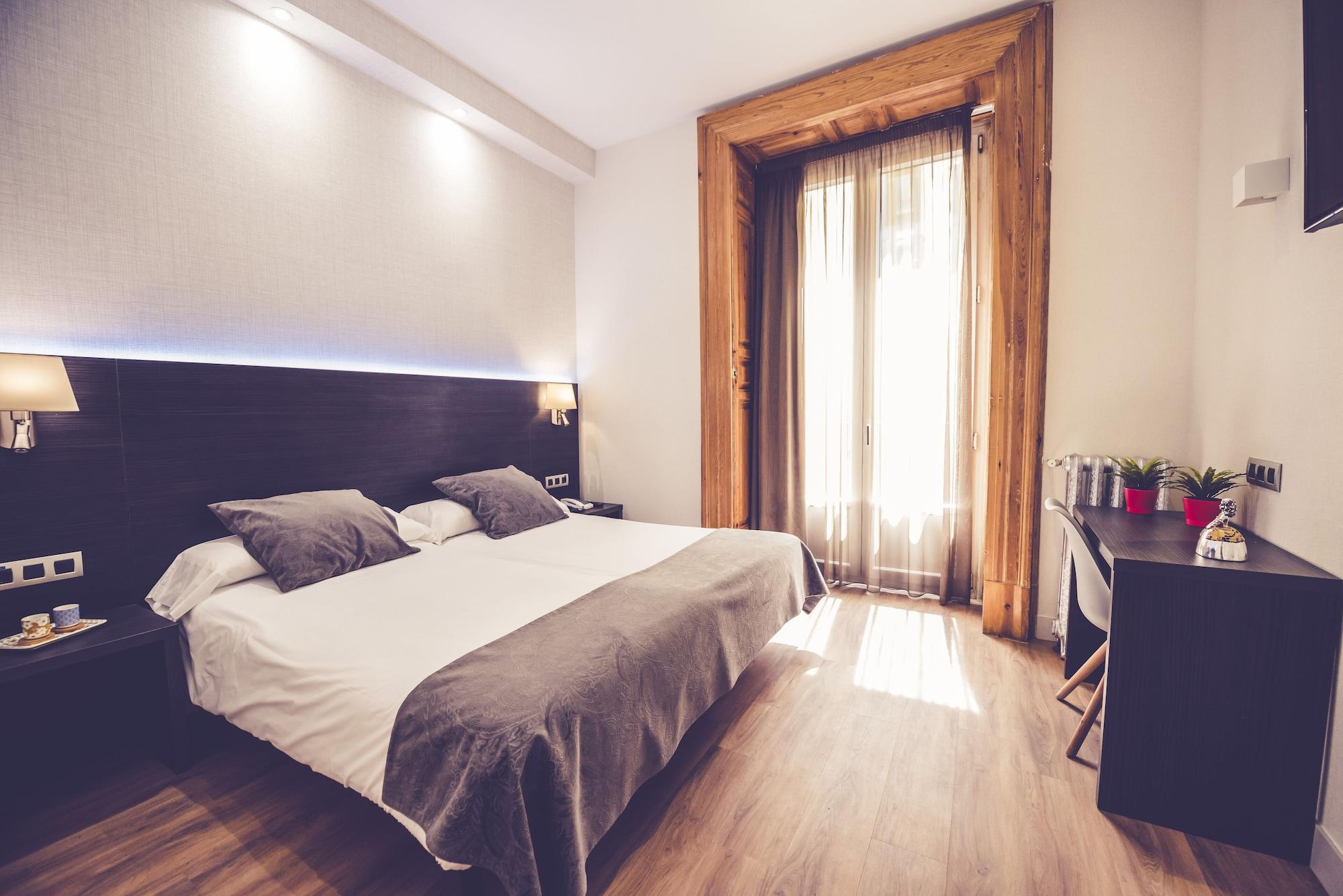 Hostal Marlasca Madrid Bagian luar foto