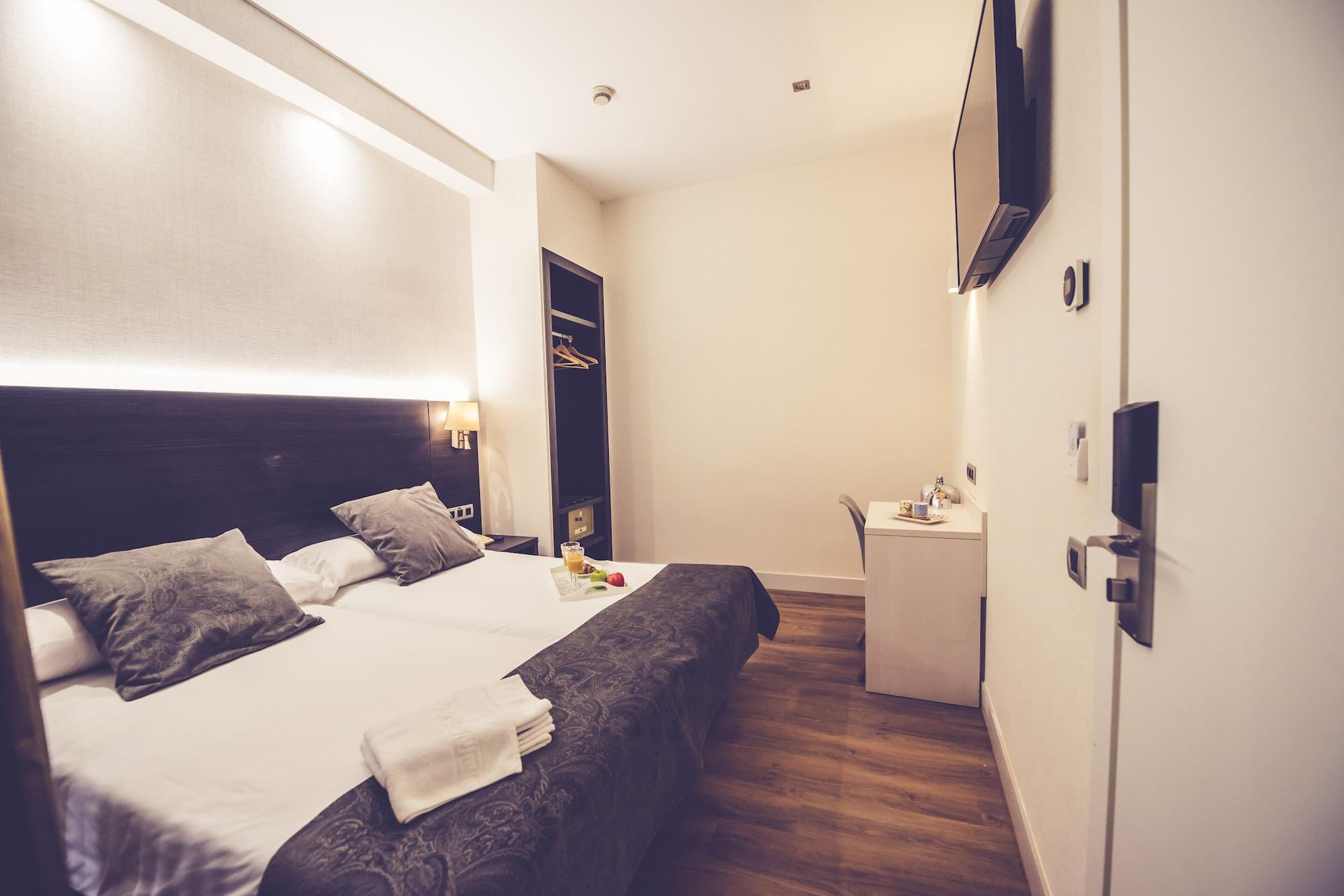 Hostal Marlasca Madrid Bagian luar foto